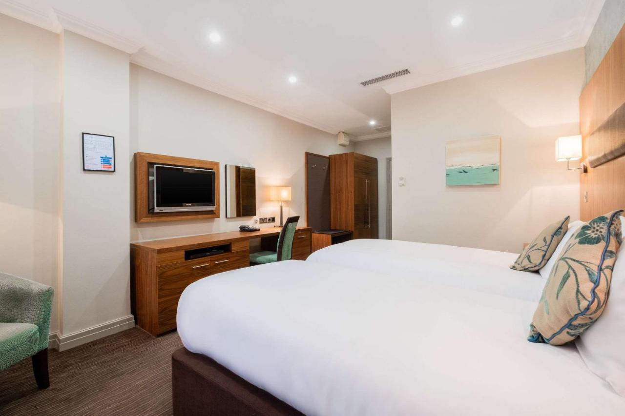 Ramada By Wyndham Cheltenham Golden Valley Dış mekan fotoğraf