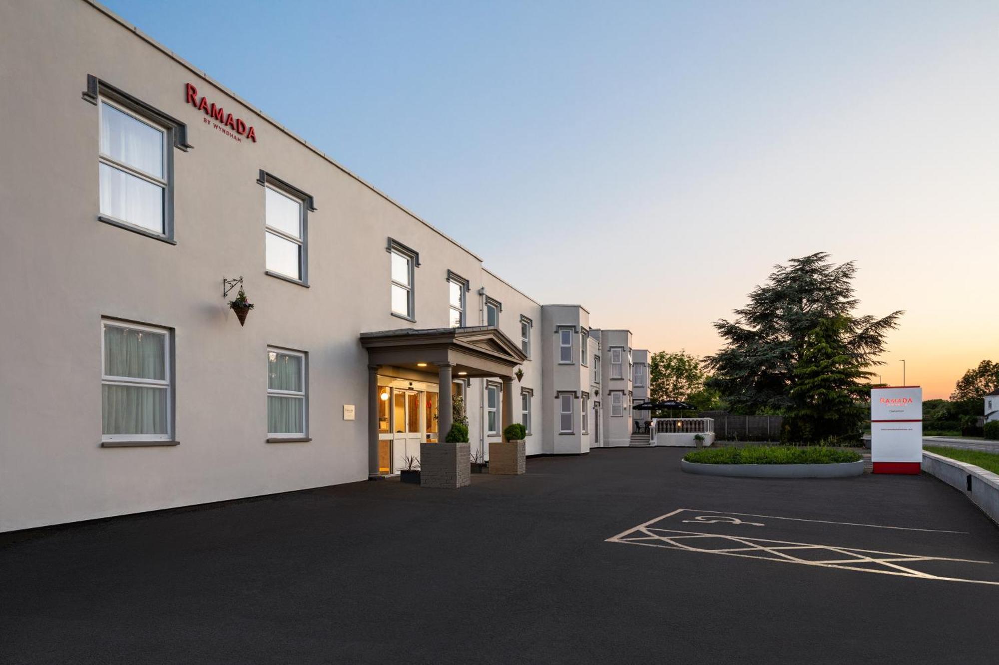 Ramada By Wyndham Cheltenham Golden Valley Dış mekan fotoğraf