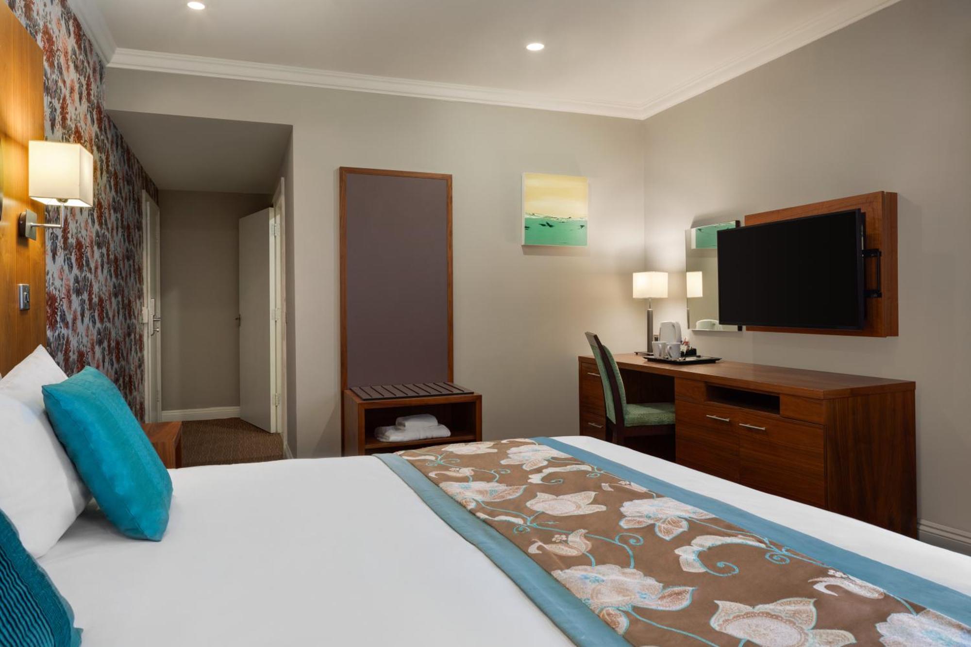 Ramada By Wyndham Cheltenham Golden Valley Dış mekan fotoğraf