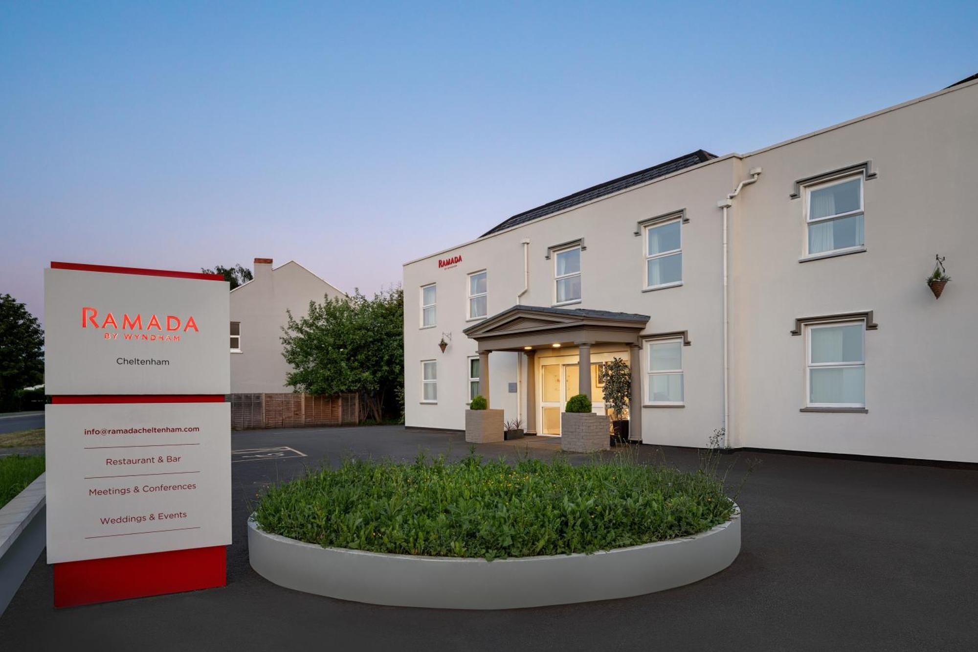 Ramada By Wyndham Cheltenham Golden Valley Dış mekan fotoğraf