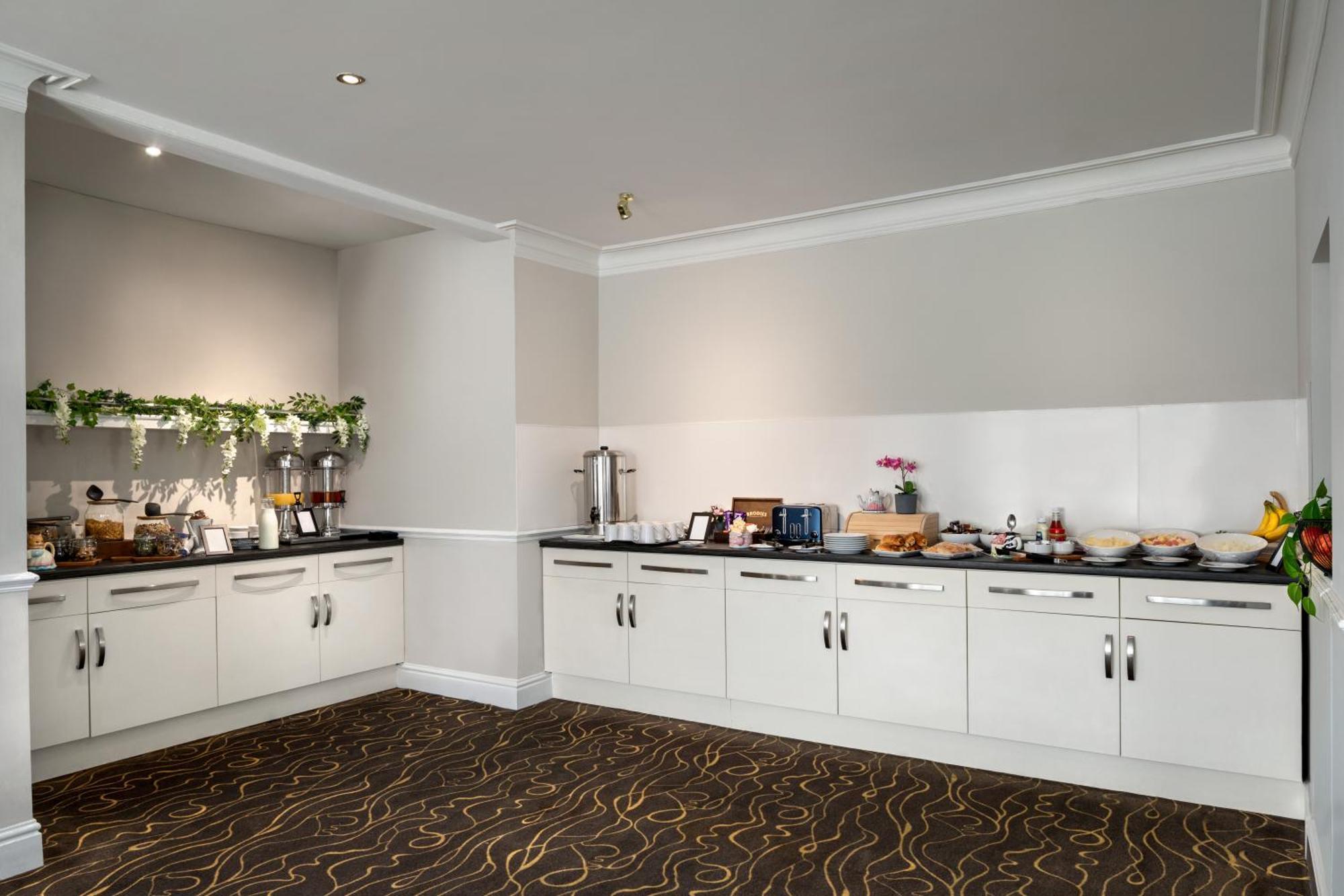 Ramada By Wyndham Cheltenham Golden Valley Dış mekan fotoğraf