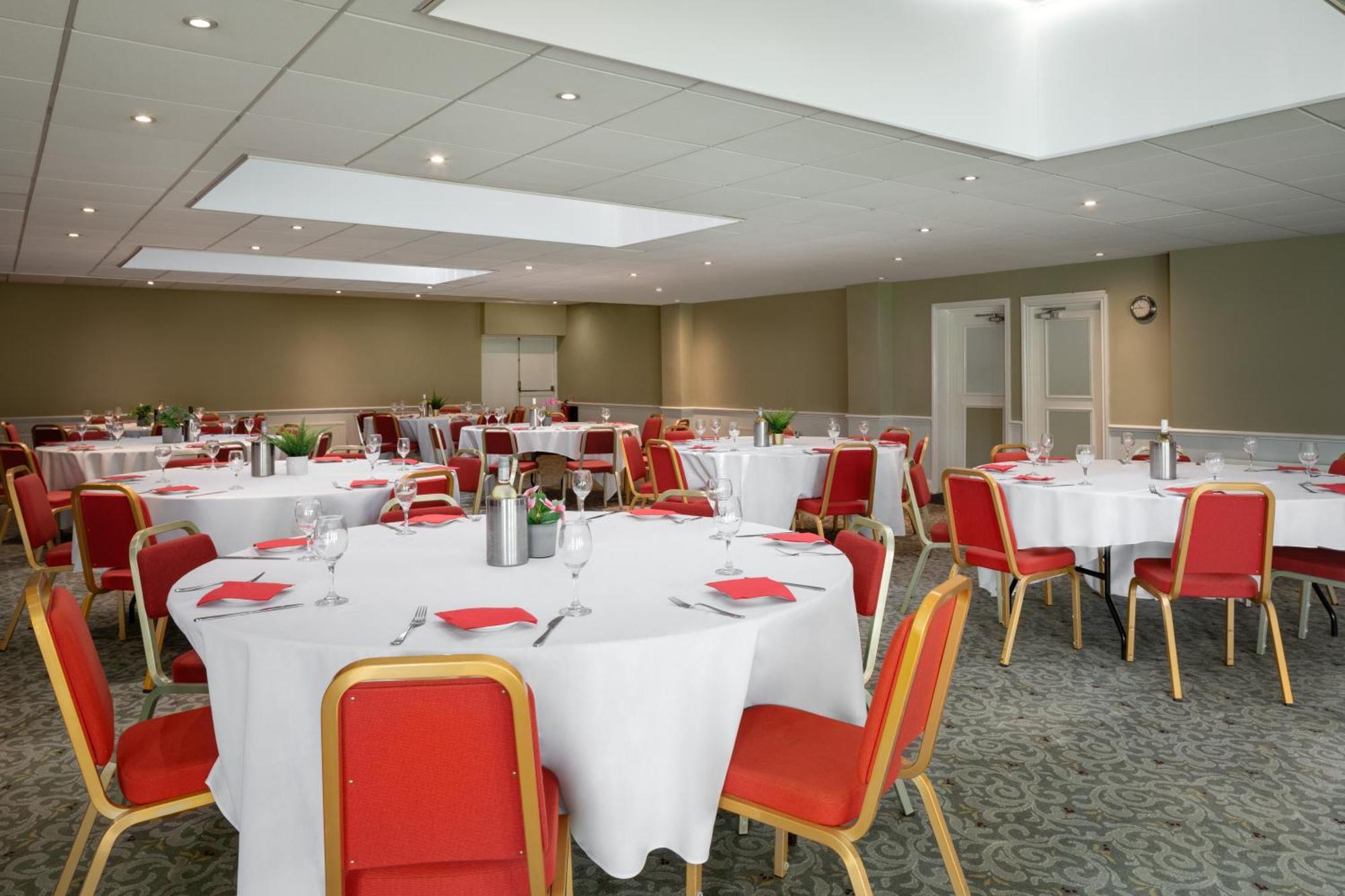 Ramada By Wyndham Cheltenham Golden Valley Dış mekan fotoğraf